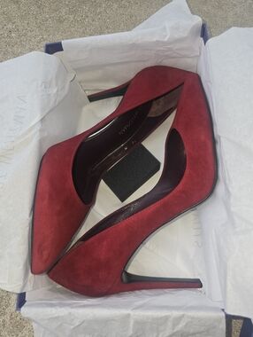 NEW Stuart Weitzman Suede Heels In Box